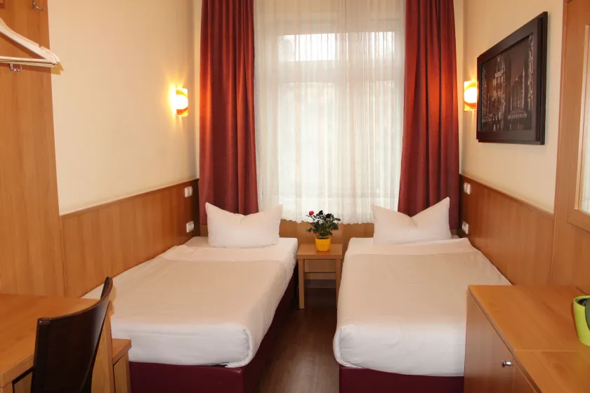 Altan Hotel - Image 1