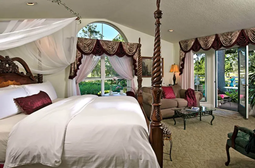Cozy Rose Inn - Image 1