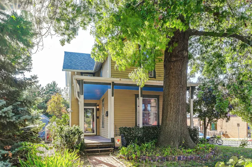 Historic Des Moines Home: Great for Families! - Image 1