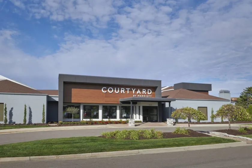 Courtyard by Marriott Detroit Troy - Image 1