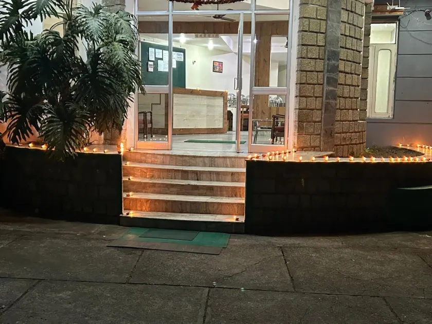 Gagan Resort - Interior entrance