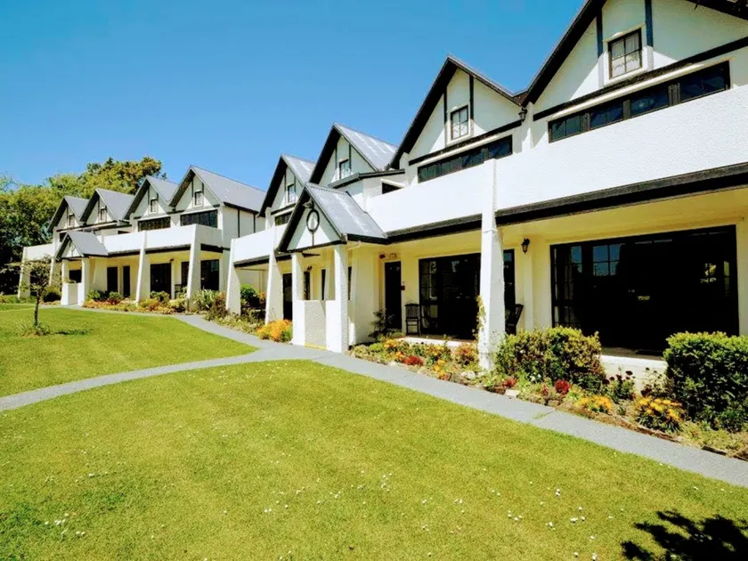 Salty Dog Inn - Image 1