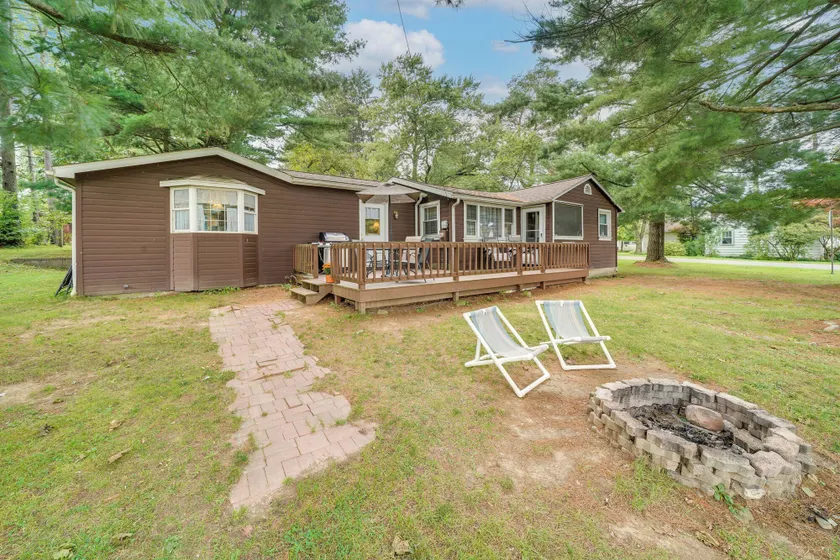 Walk to Beach & Lake: Idyllic Escape in Edinboro! - Image 1