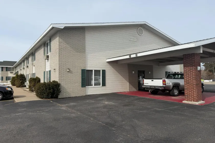 Iron Mountain Inn & Suites MI US 2 - Image 1