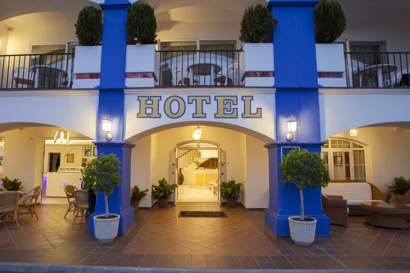 Hotel Piedra Paloma - Image 1