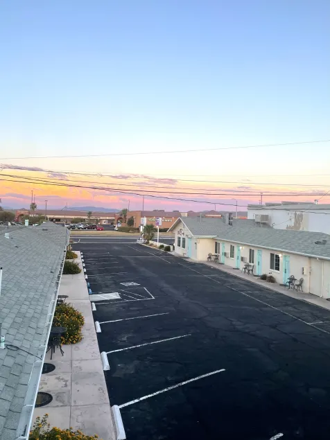 Howard Johnson by Wyndham Ridgecrest, CA - Image 1