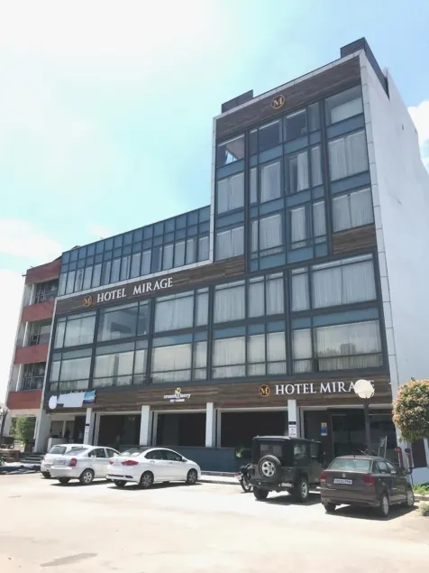 Hotel Mirage - Image 1