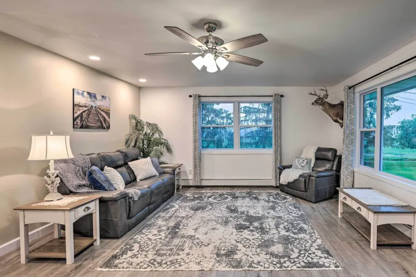 Cozy Seneca Falls Home Close to Cayuga Wine Trail! - Interiör