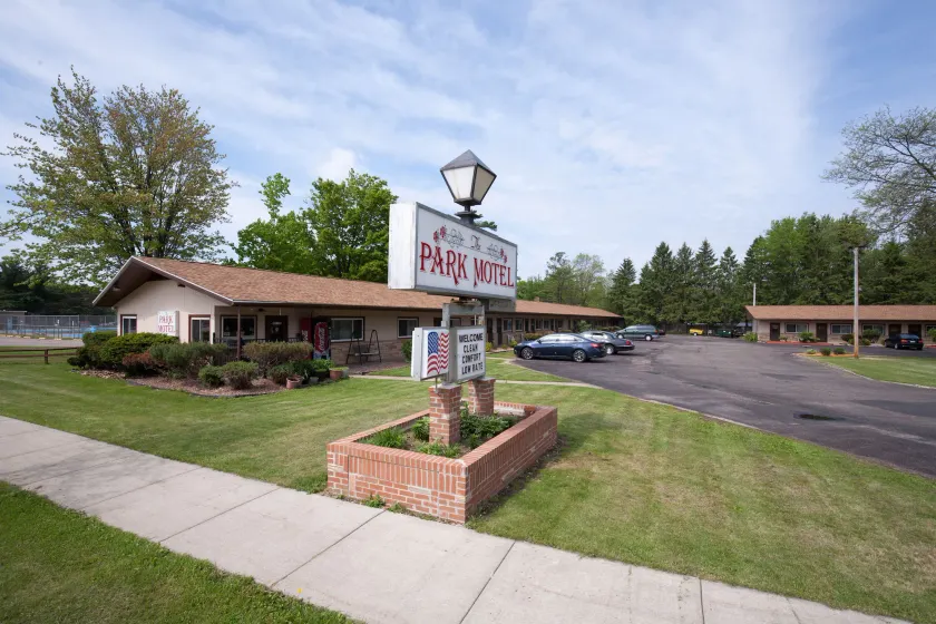 Park Motel - Image 1