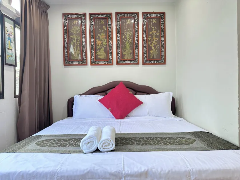 Longzhu Guesthouse - Image 1