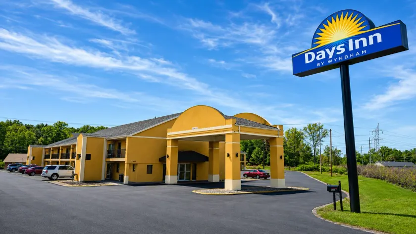 Days Inn by Wyndham Scottsboro AL - Image 1