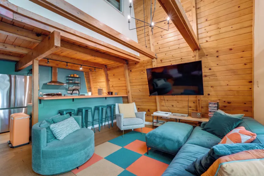 Charming Pinecrest Cabin w/ Private Deck - Image 1