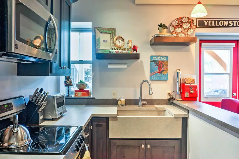 Walkable Studio Apartment in Downtown Livingston! - Interior