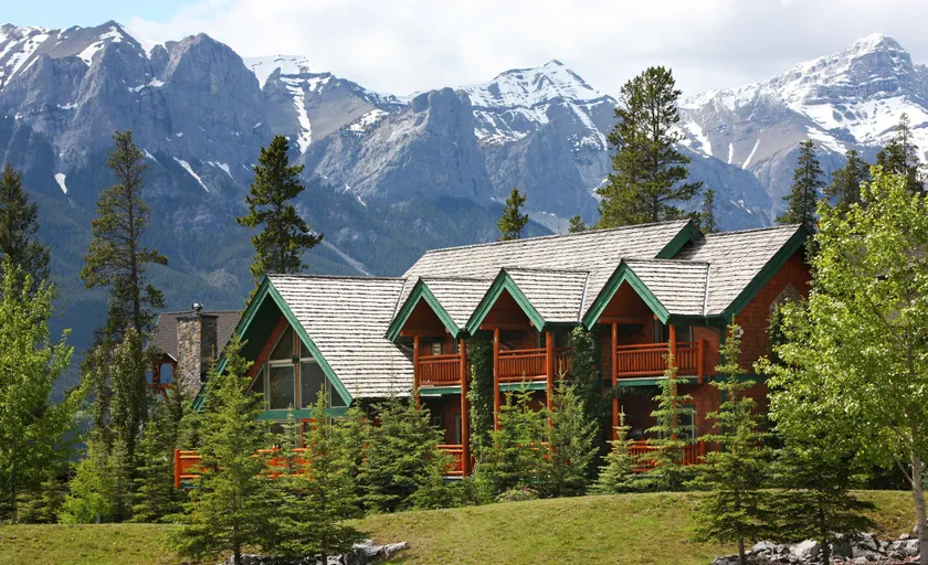A Bear and Bison Country Inn - Image 1