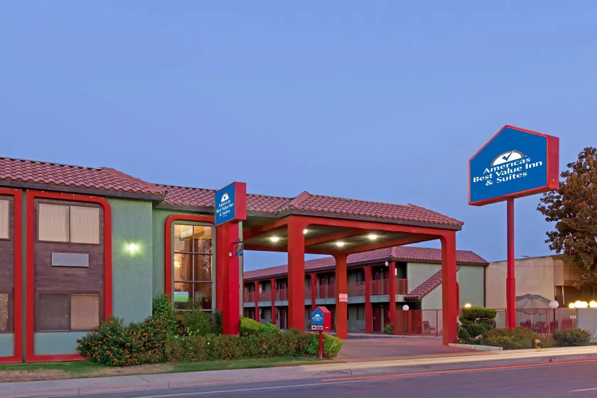 America's Best Value Inn & Suites Bakersfield Central - Image 1