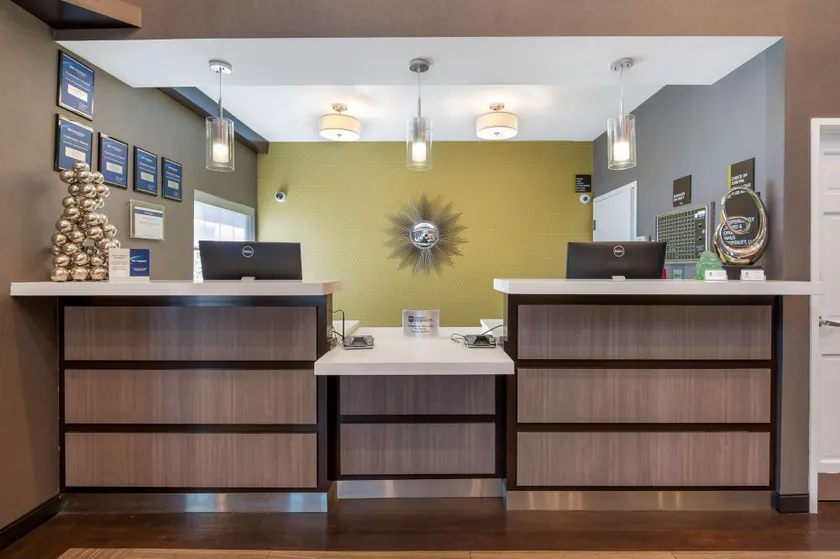 Best Western Hilliard Inn & Suites - Lobby