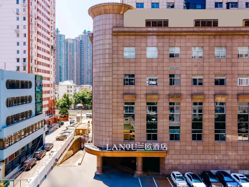 Shanghai Lujiazui Area BaBaiBan LANOU Hotel - Image 1