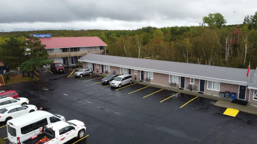 Moonlight Inn and Suites Sudbury - Image 1