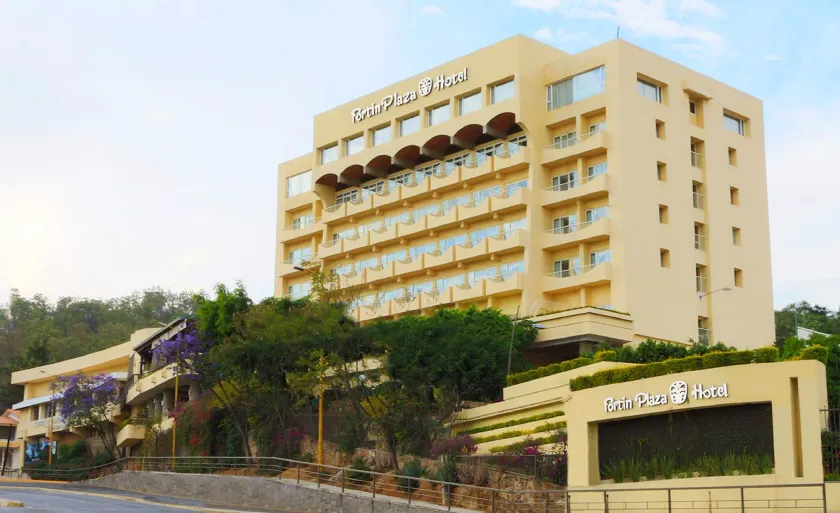 Hotel Fortin Plaza - Image 1