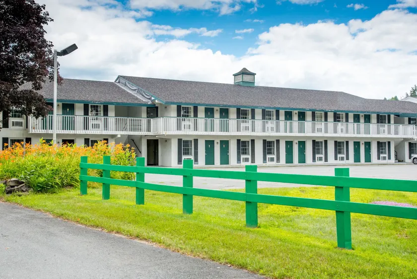 Colonnade Inn - Image 1