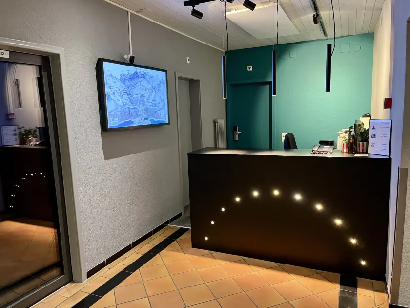 Hotel Merkur - West Station - Reception