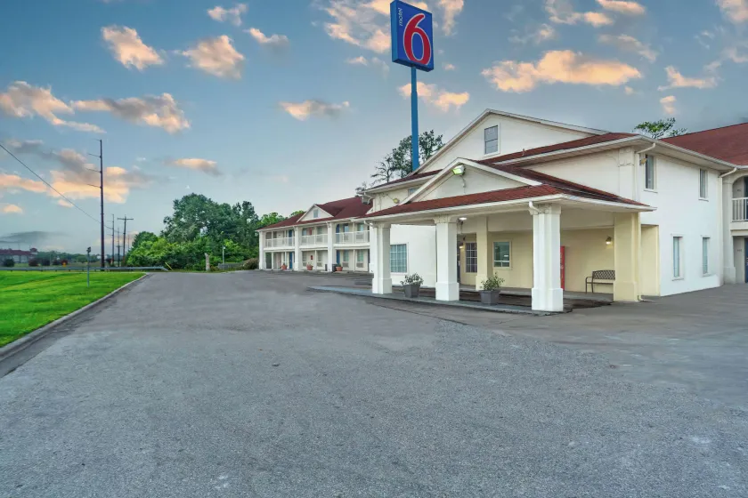 Motel 6-Livingston, TX - Image 1