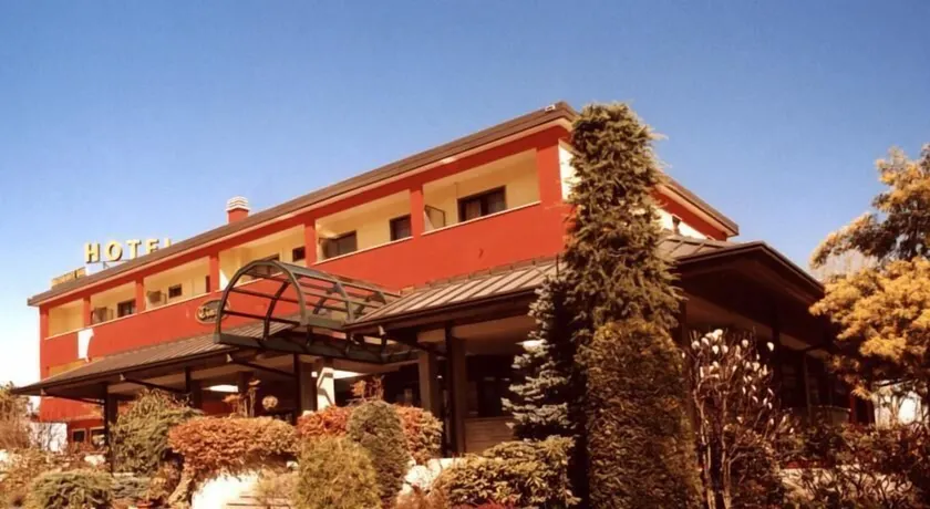Hotel Cinzia Ristorante Christian e Manuel - Image 1