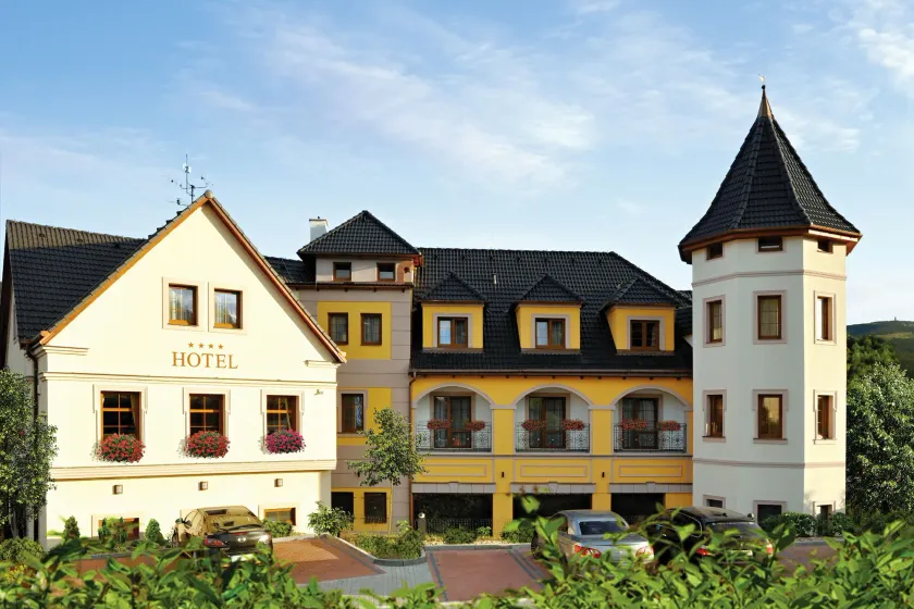 Wellness Hotel Zlatá Lípa - Image 1