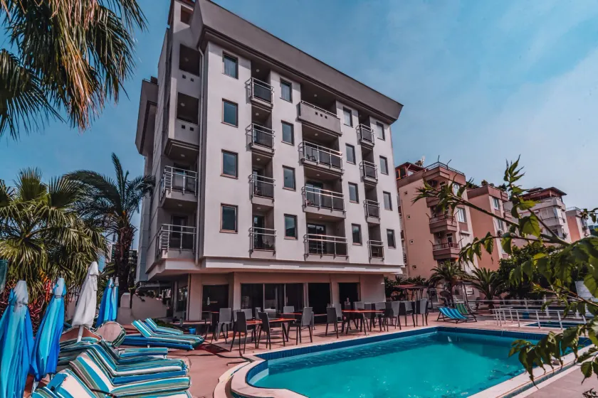 La Brisa Hotel - Image 1