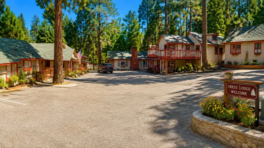 Crest Lodge Historic Mountain Inn - Image 1