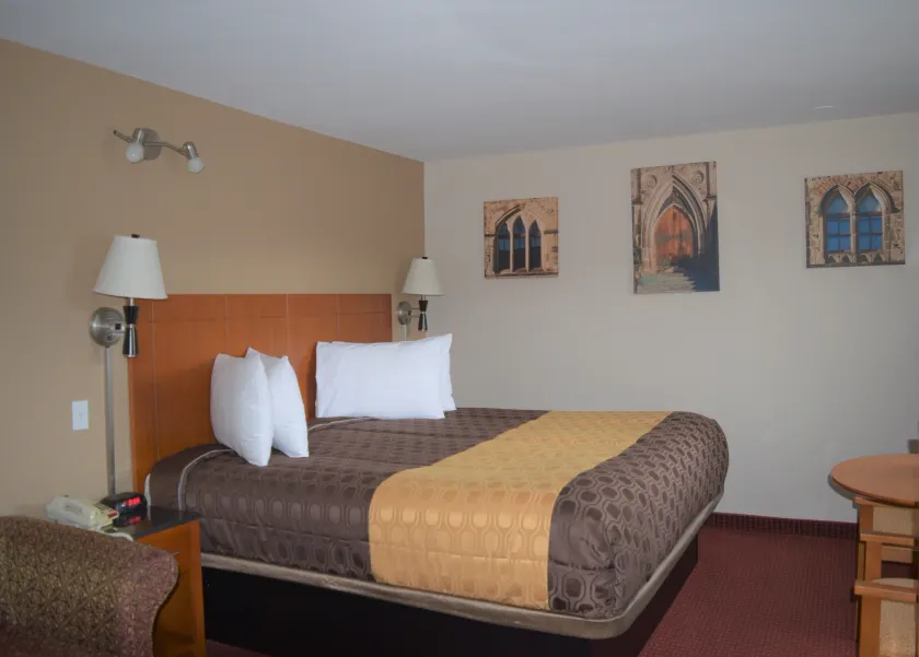 Knights Inn Arnprior - Image 1