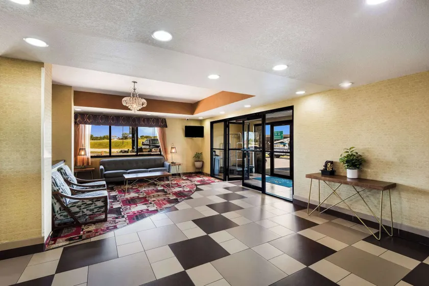 Quality Inn Des Moines North - Image 1