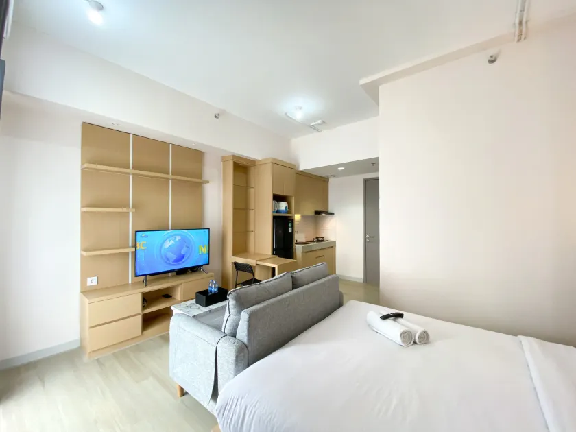 Comfort And Simply Design Studio At Vasanta Innopark Apartment - Image 1