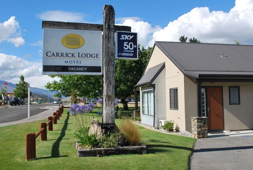 Carrick Lodge Motel - Image 1
