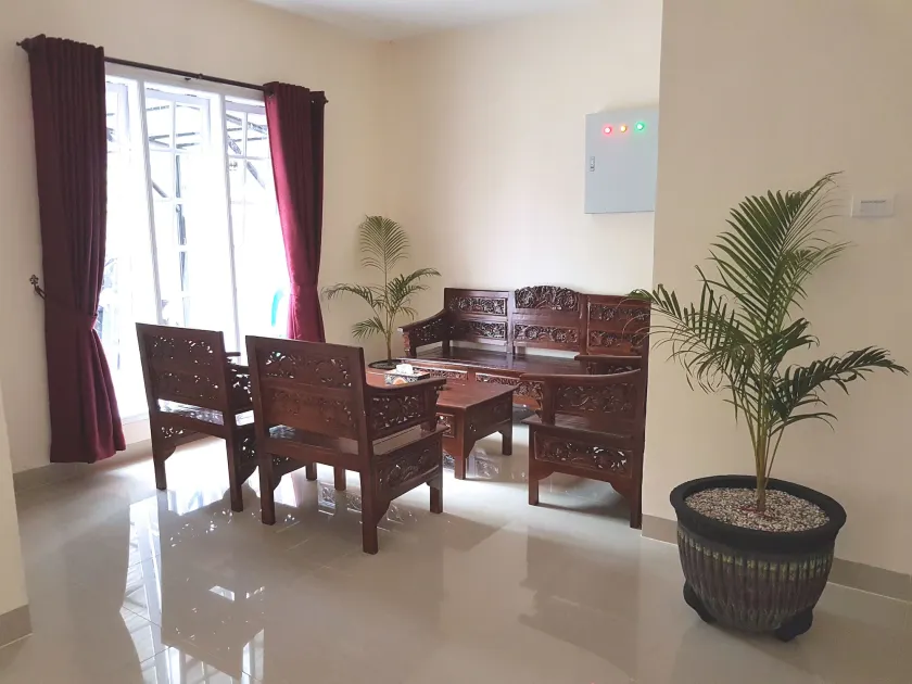 Zoé’s Paradise Waterfront Hotel - Lobby sitting area