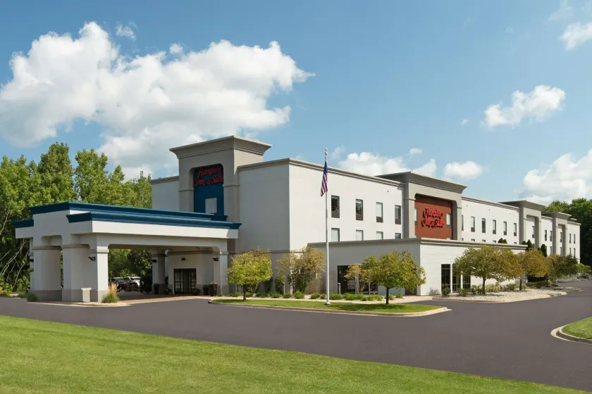 Hampton Inn & Suites Grand Rapids-Airport 28th St - Image 1