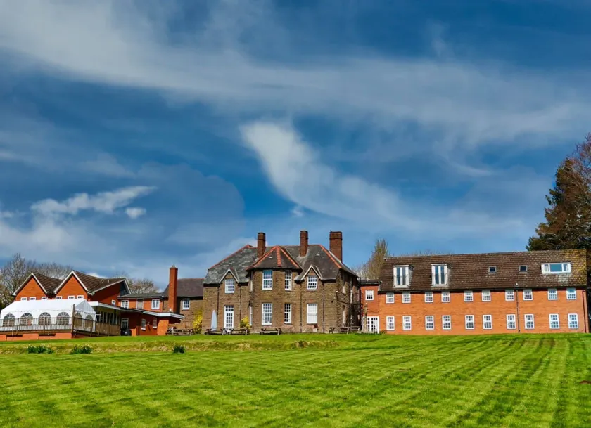 Pilgrim Hotel - Image 1