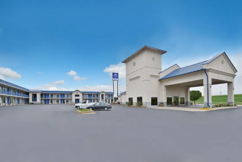Americas Best Value Inn Hillsboro - Image 1