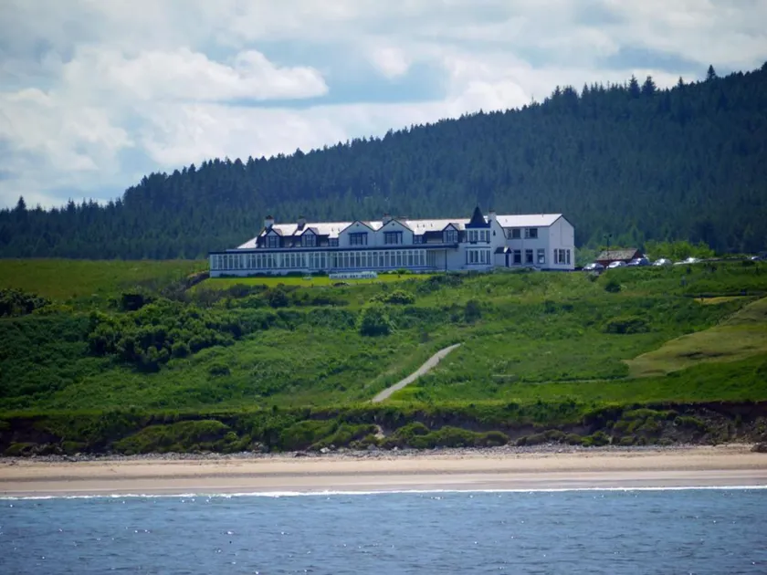 Cullen Bay Hotel - Image 1