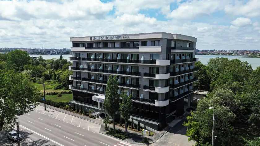 Panoramic Mamaia Hotel - Image 1