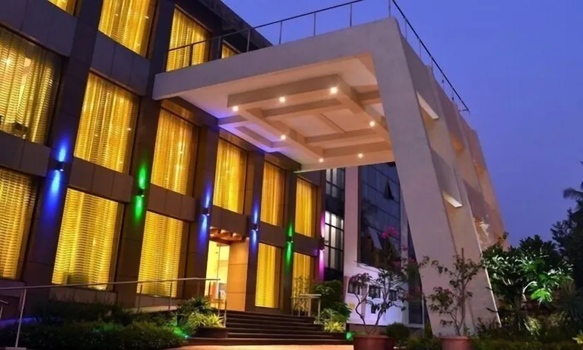 Club Emerald - Image 1