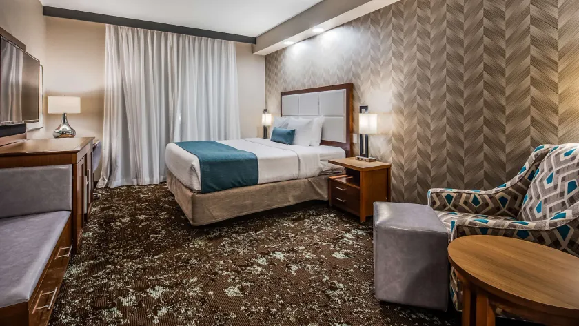 Best Western Premier Des Moines-Ankeny Hotel - Image 1