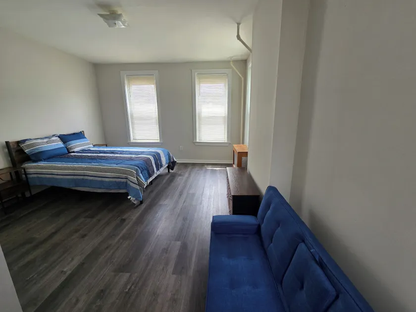 Charming 6 Bed 3Bath home near Philadelphia - Image 1