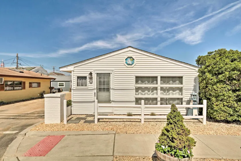 Beachy Lavallette Cottage w/ Outdoor Shower, Patio - Image 1