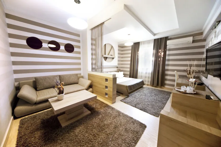 Hotel Confort - Image 1