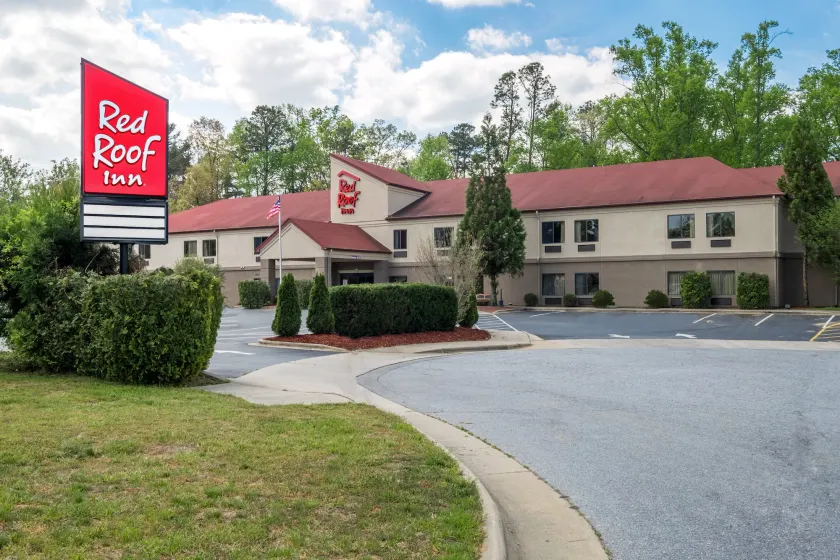 Red Roof Inn Hendersonville - Image 1