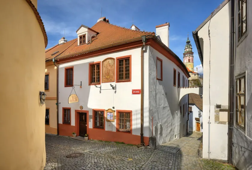 Castle View Apartments - Image 1