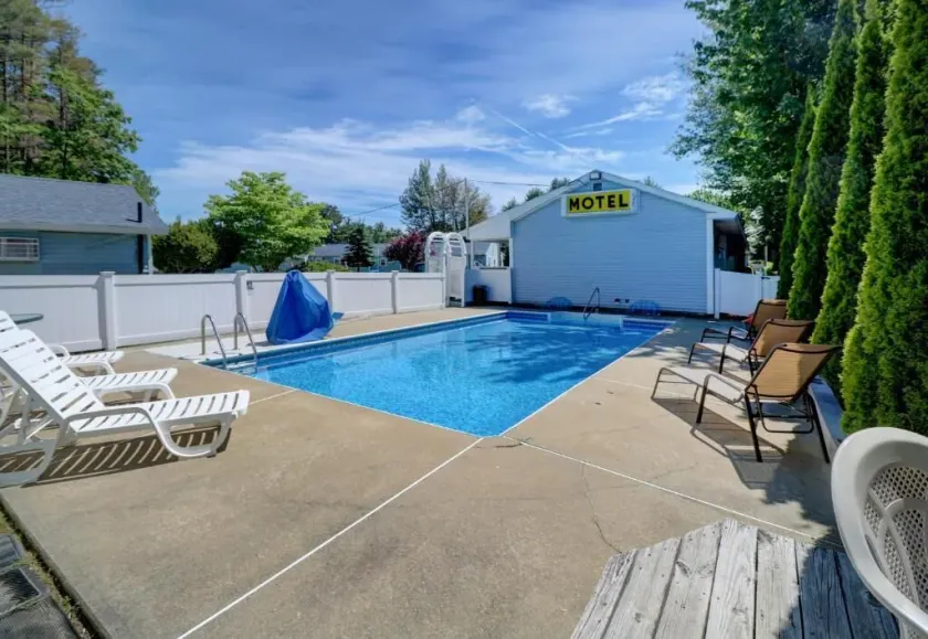 Brookside Inn & Cottages - Image 1