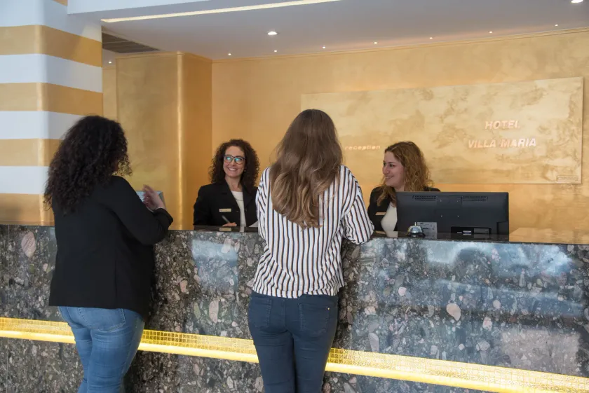 Hotel Villa Maria - Mostrador de check-in y check-out