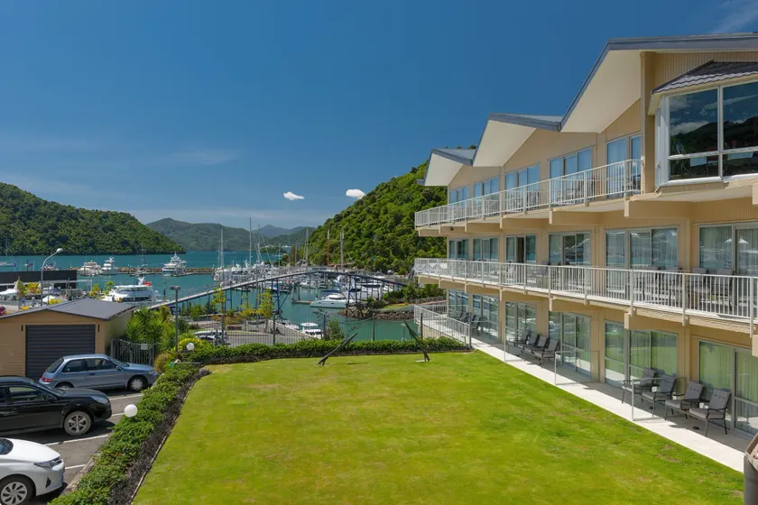 Beachcomber Inn Picton - Image 1